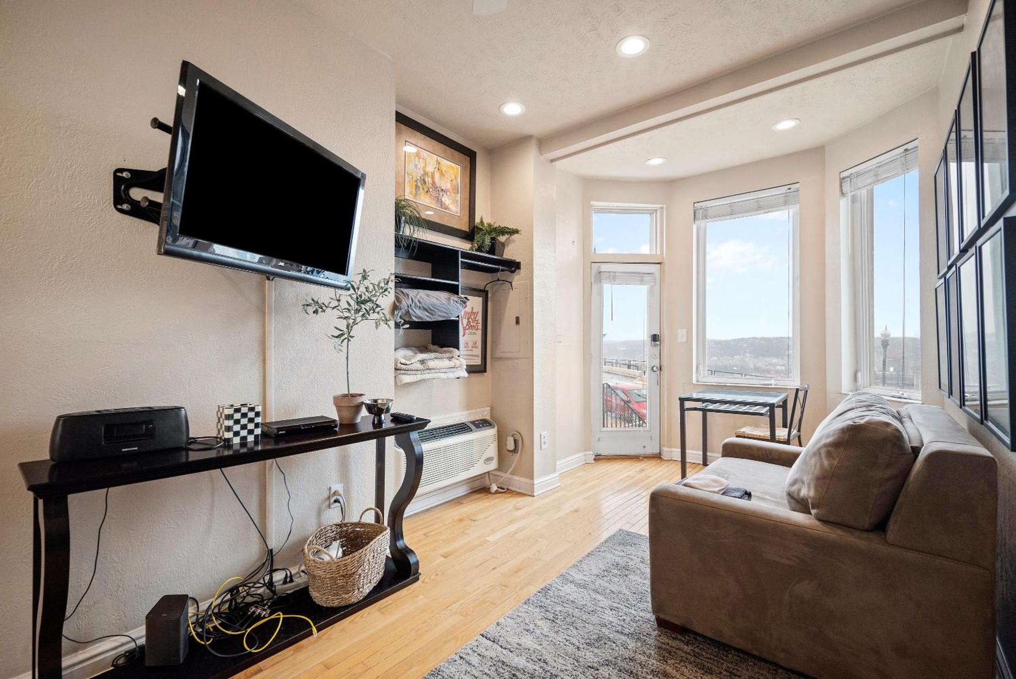 Charming Studio-Panoramic View-Your Pittsburgh Sanctuary Exterior foto