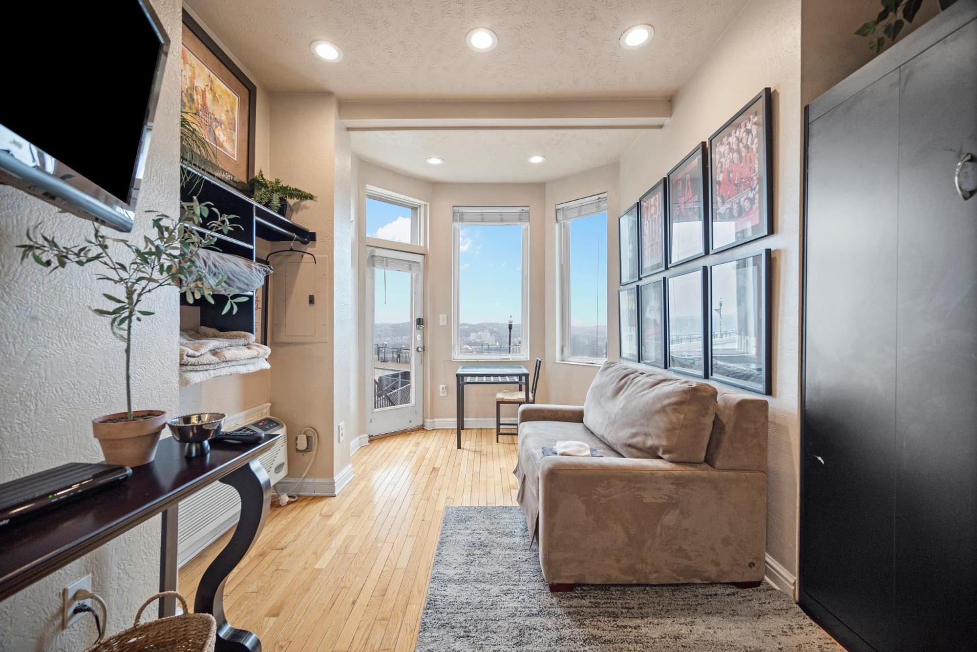 Charming Studio-Panoramic View-Your Pittsburgh Sanctuary Exterior foto