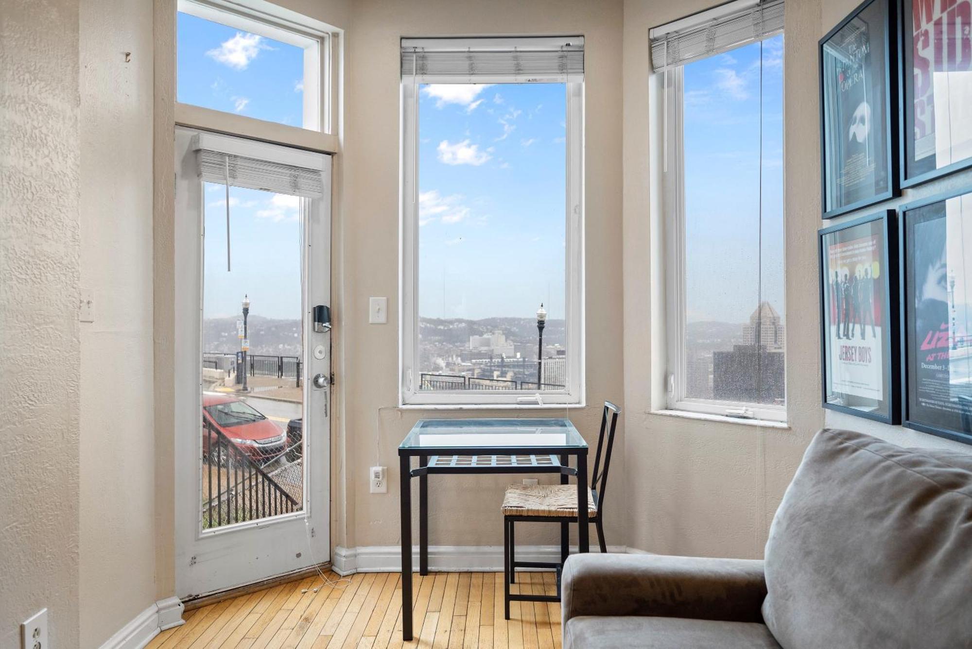 Charming Studio-Panoramic View-Your Pittsburgh Sanctuary Exterior foto